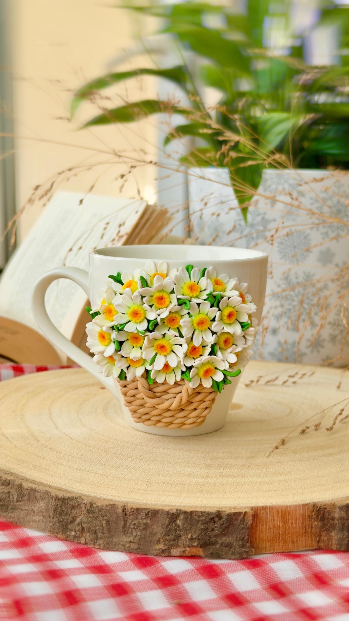 Handgefertigte Gänseblümchen-Tasse von ClayMoogi